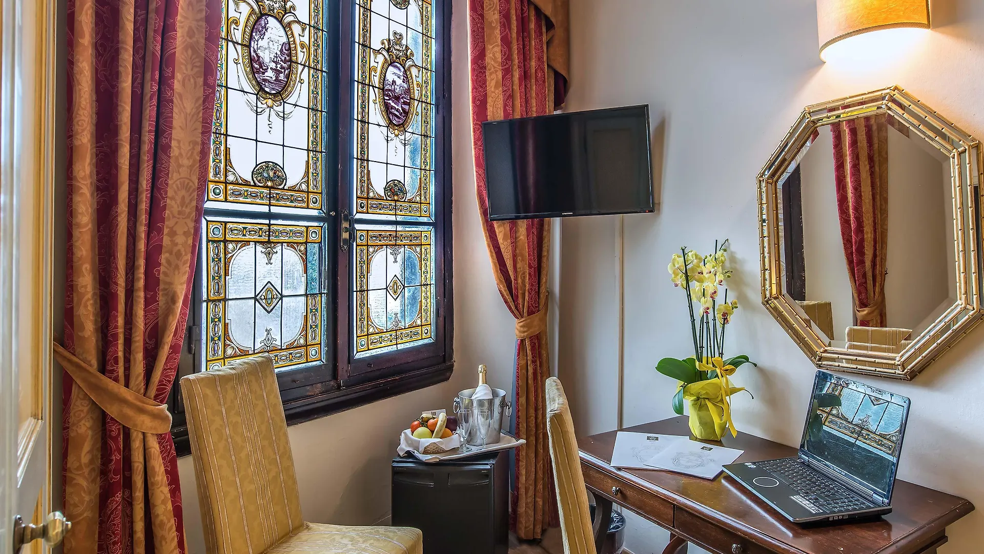 Hotel Paris Florence 3*,  Italy